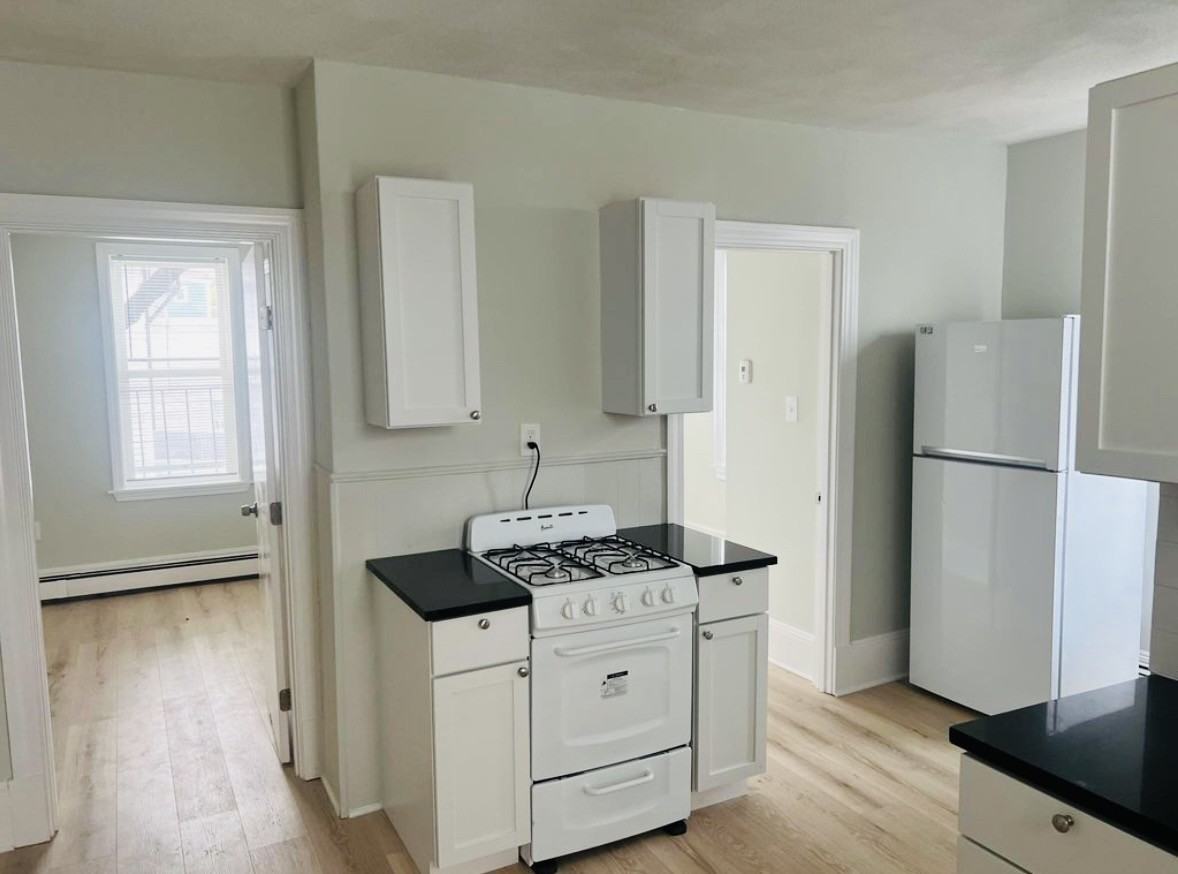 62 Greenwich St #2R - Photo 2 of 7