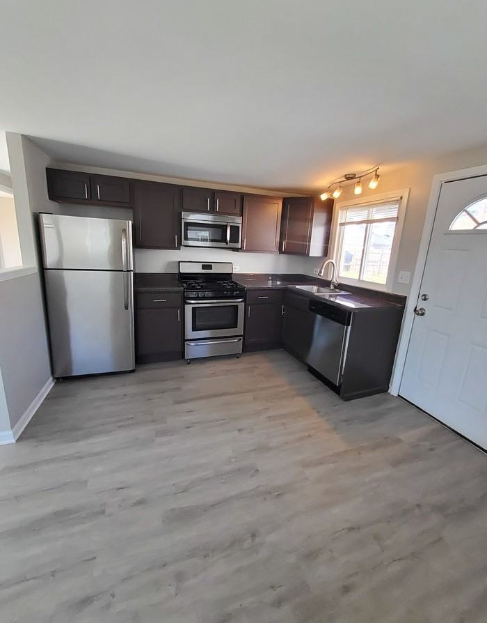 4134 W 90th St - Photo 2 of 8