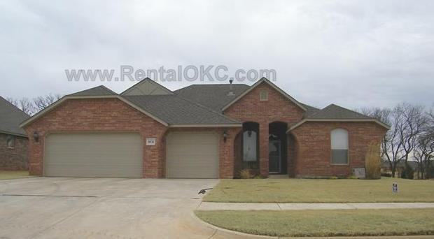 928 Ashwood Ln - Photo 3 of 11