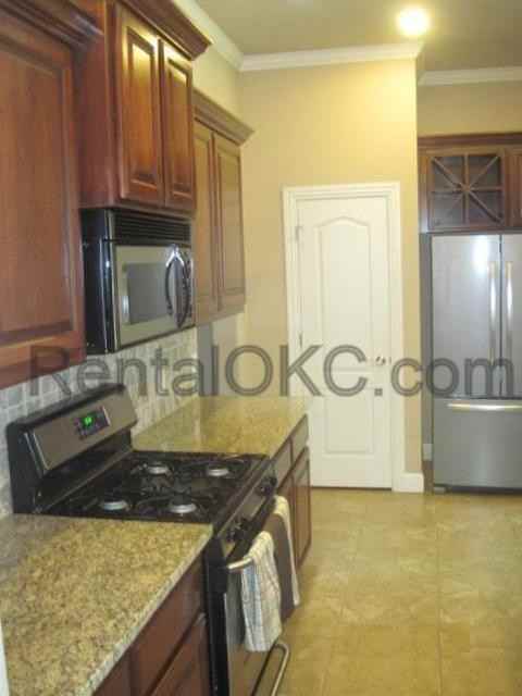 928 Ashwood Ln - Photo 7 of 11