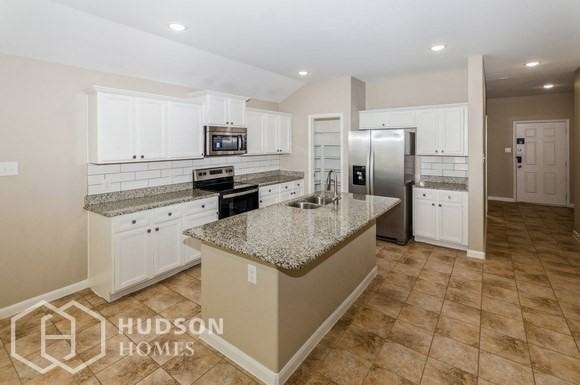 9200 Hawthorne Dr - Photo 2 of 14