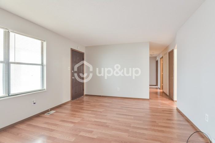 10563 Boylston Dr - Photo 4 of 16