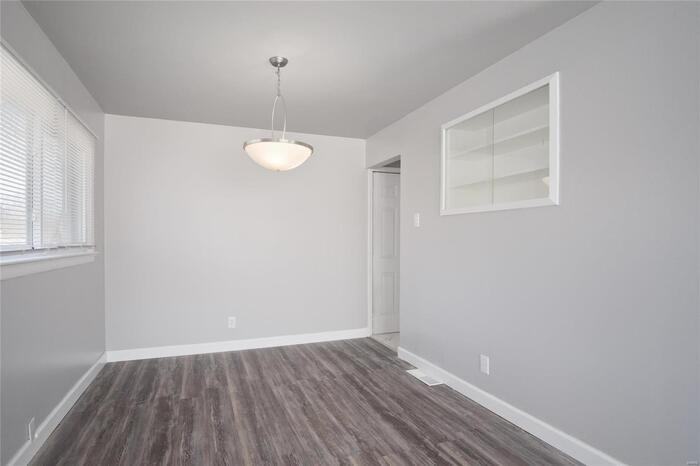 1031 Highmont Dr - Photo 7 of 20