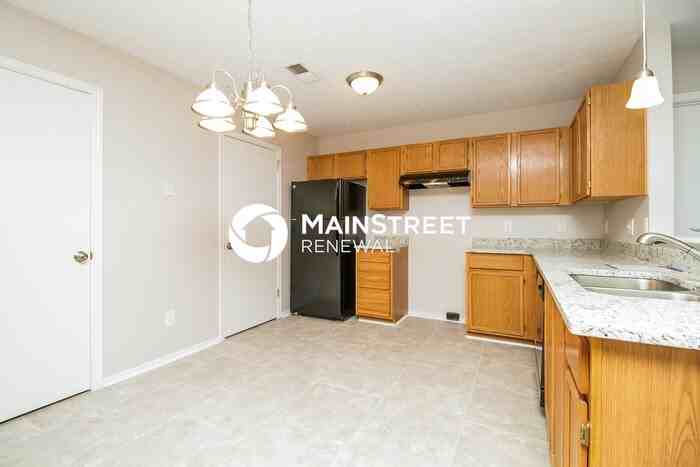 7218 Hidden Lake Dr - Photo 3 of 15