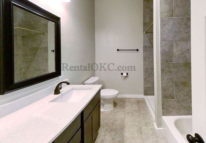 2245 Nw 15th St - Photo 7 of 13