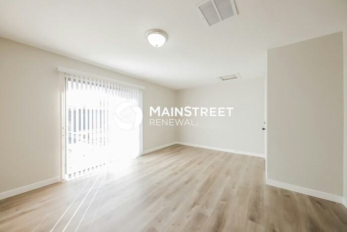 4749 N 39th Dr - Photo 5 of 16
