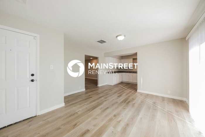 4749 N 39th Dr - Photo 6 of 16