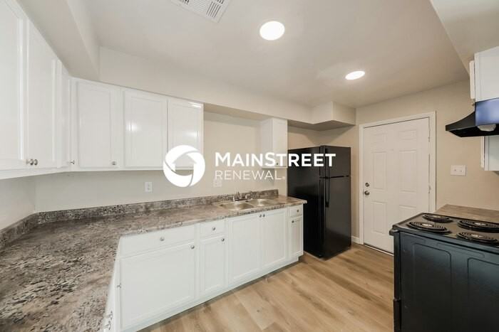4749 N 39th Dr - Photo 7 of 16