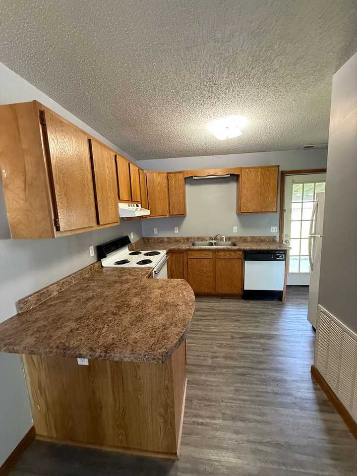 540 Baker Rd Apt C - Photo 4 of 8