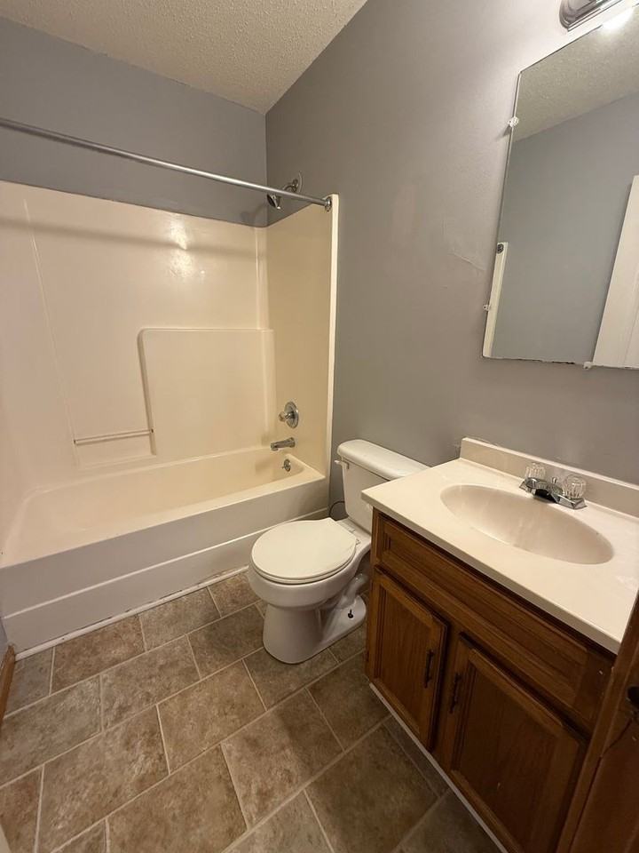 540 Baker Rd Apt C - Photo 6 of 8