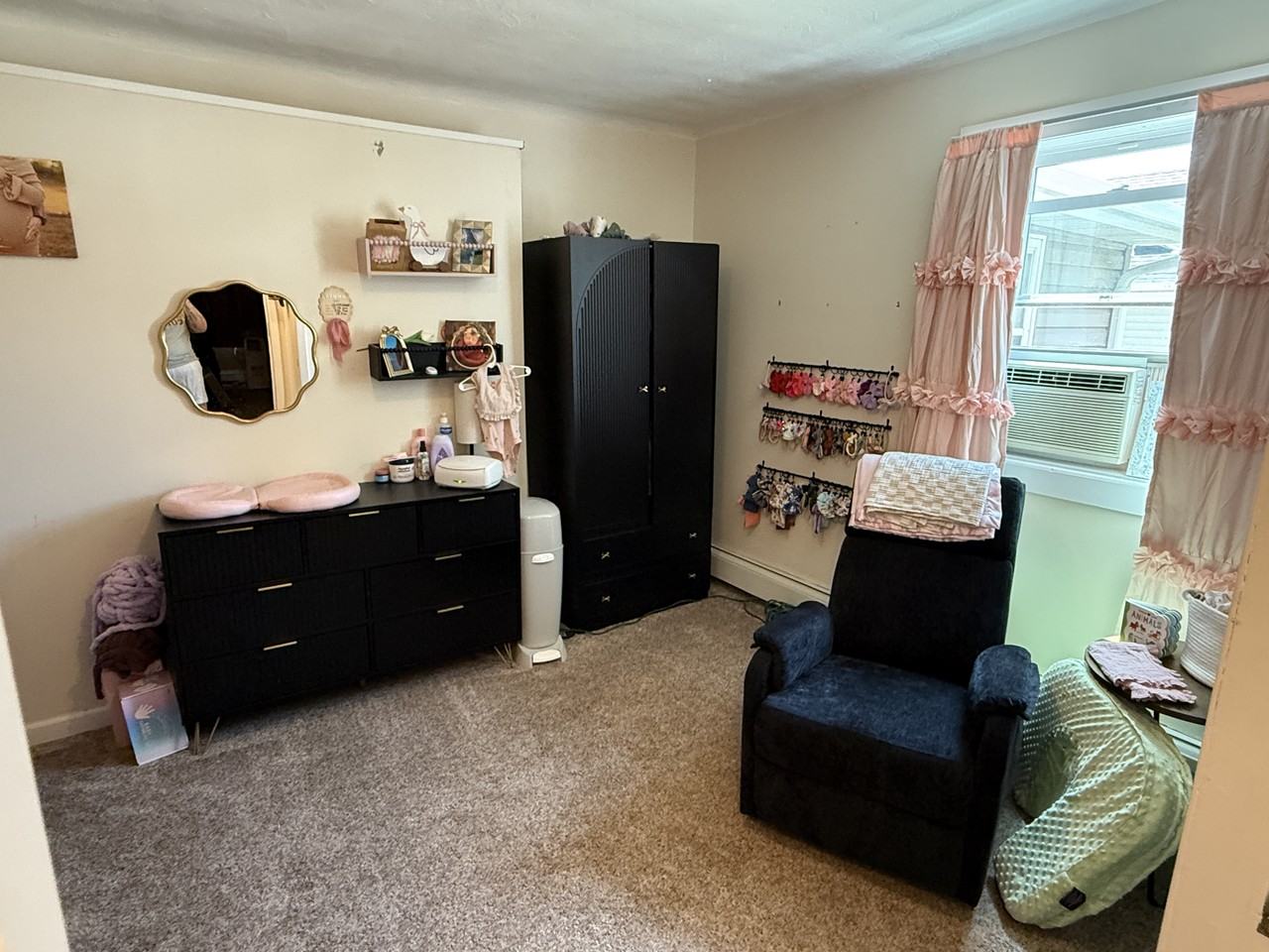 715 Cornelia St #715 - Photo 3 of 10