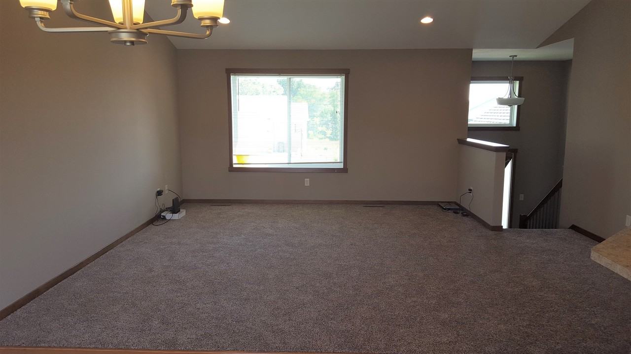 3920 Stone Point Dr Ne #NA - Photo 5 of 30