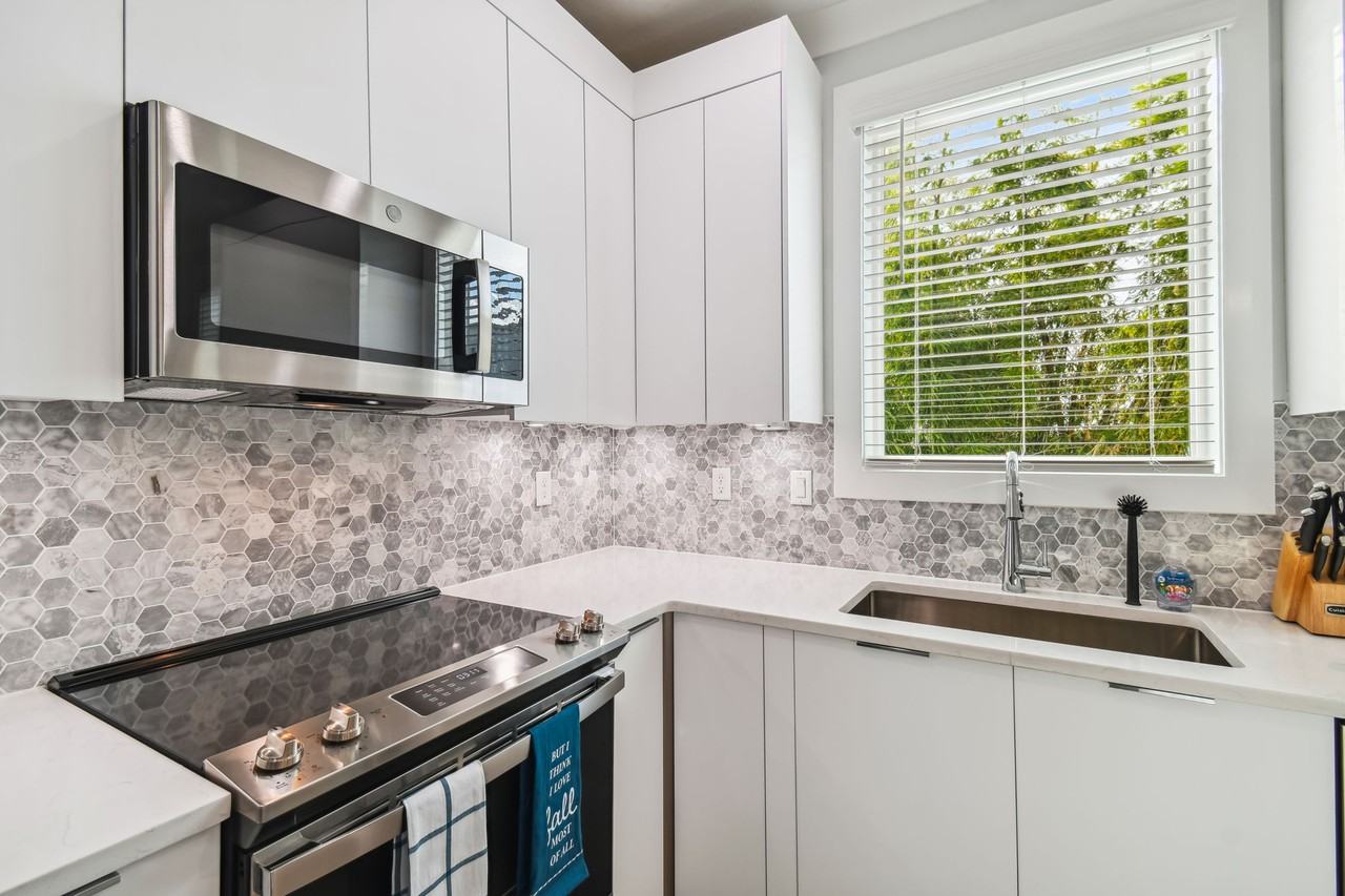 1520 N Pierce St #4 - Photo 4 of 50