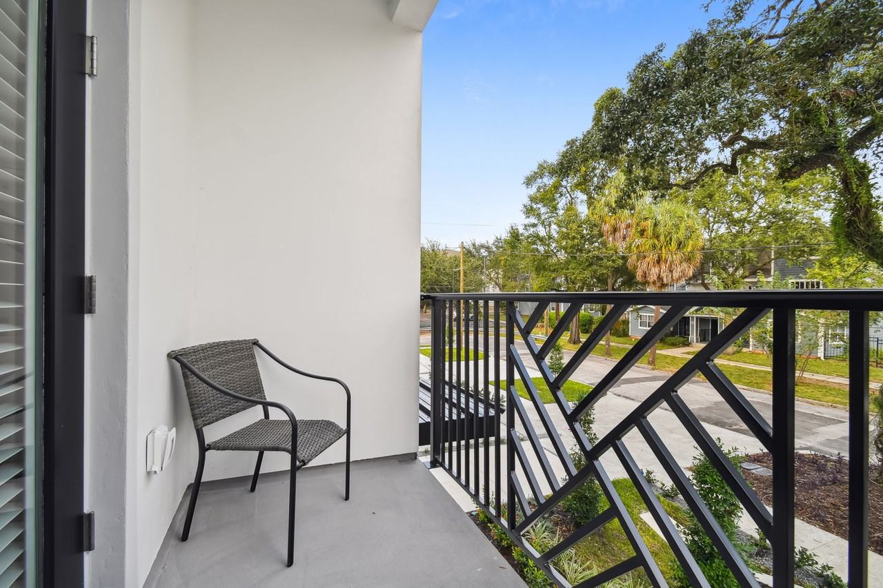 1520 N Pierce St #4 - Photo 5 of 50