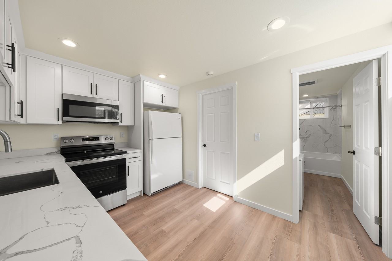8322 Wabash Ave S #8324B - Photo 3 of 9
