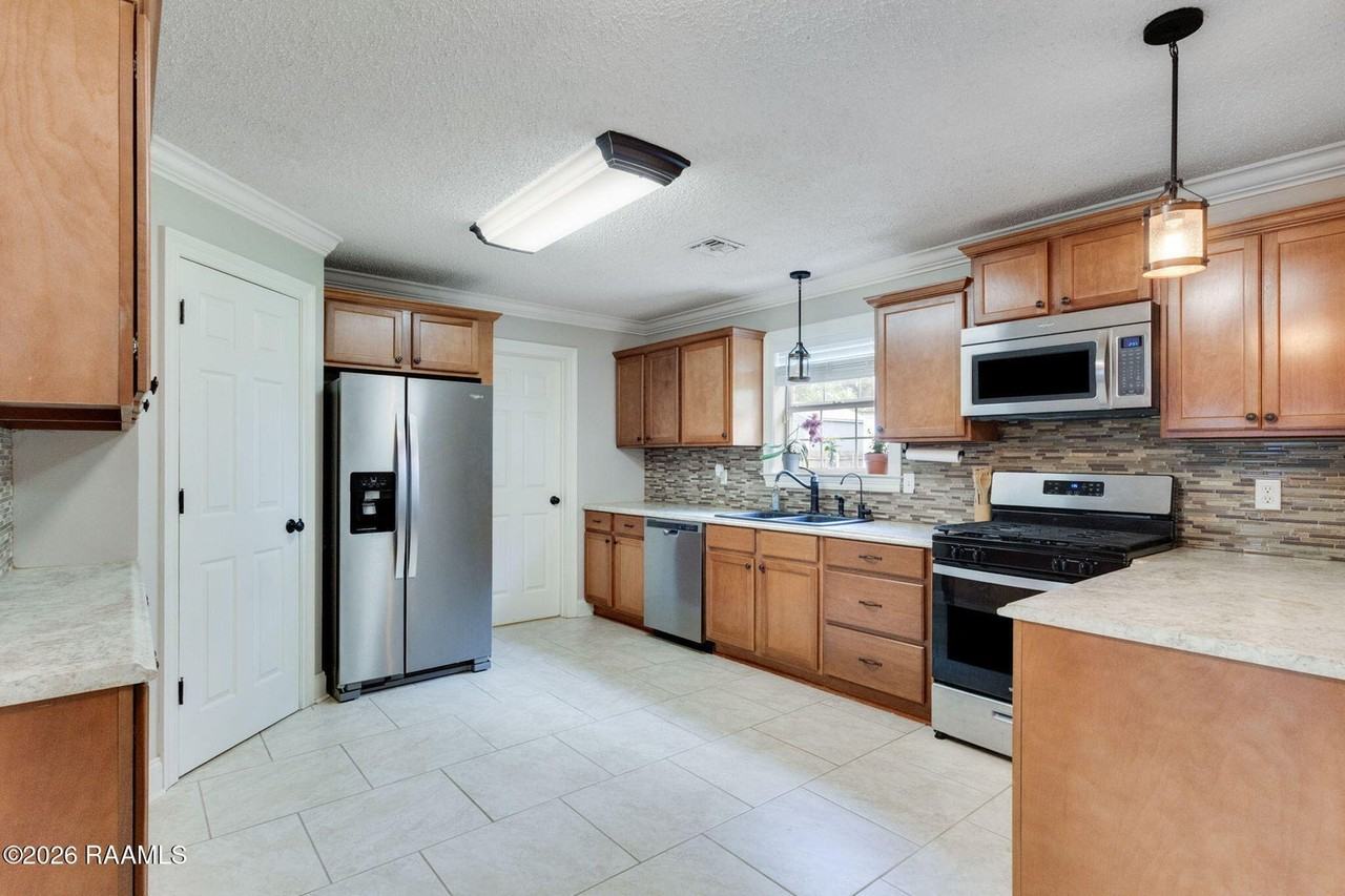 106 Maple Dr #NA - Photo 6 of 16