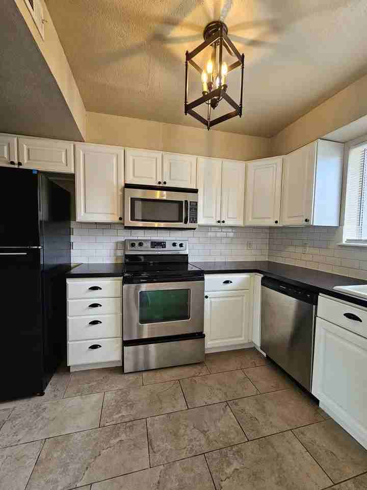 216 Justin Dr - Photo 6 of 18