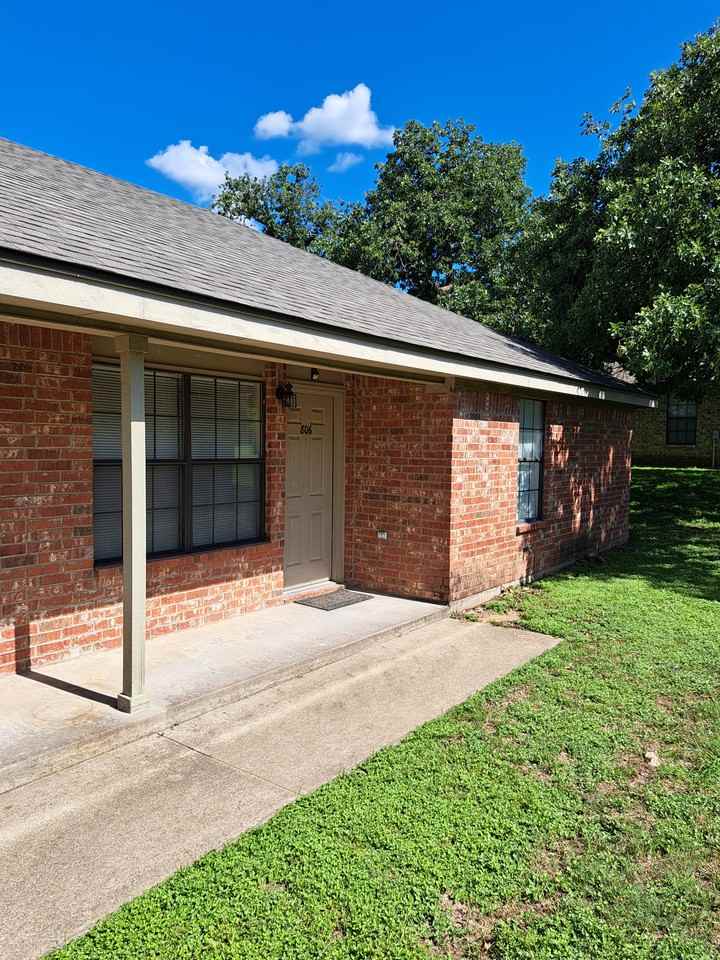 804 Redwood Ln #806 - Photo 2 of 22