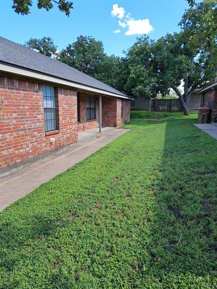 804 Redwood Ln #806 - Photo 3 of 22