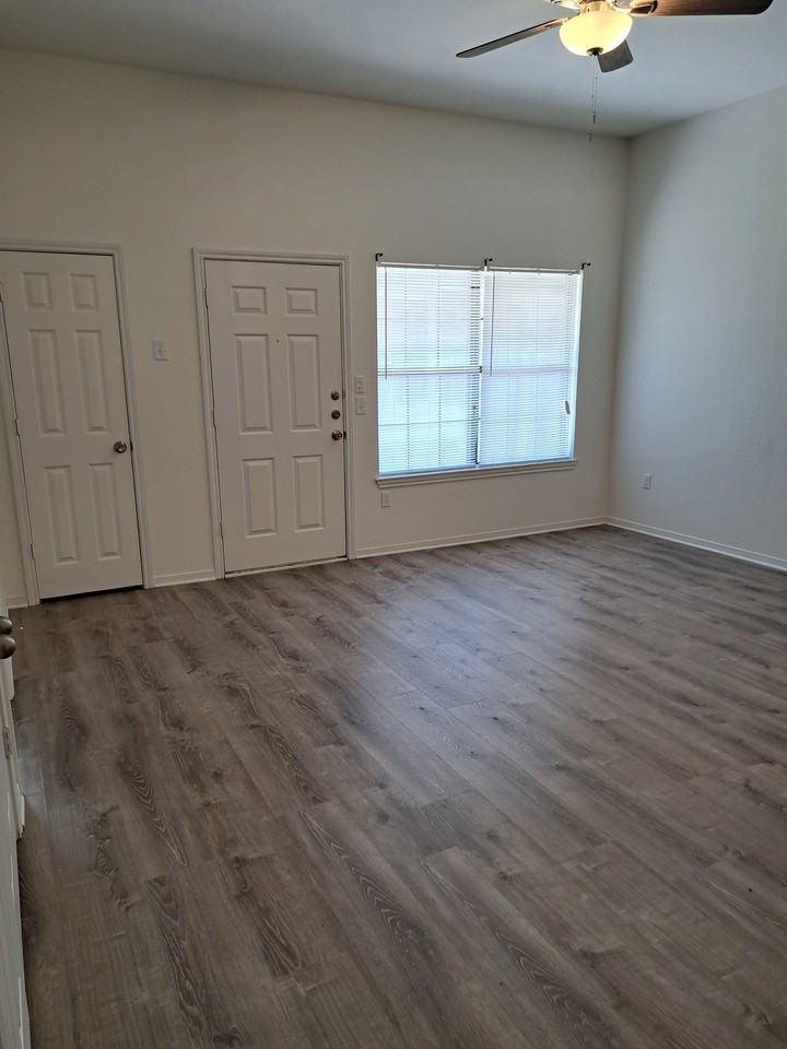 804 Redwood Ln #806 - Photo 5 of 22