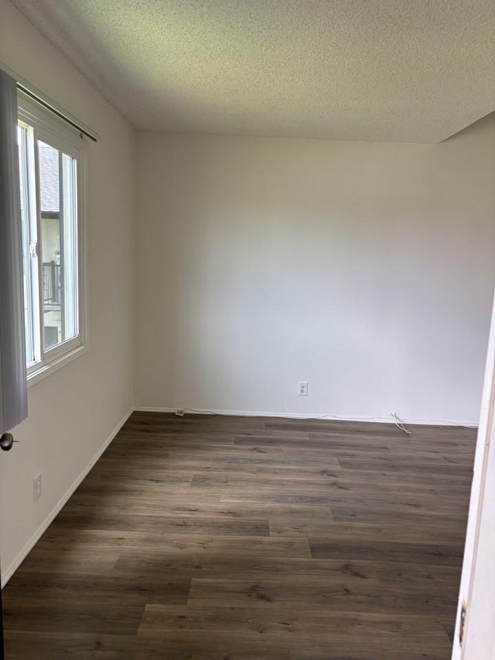 371 N Oak St #F - Photo 6 of 28