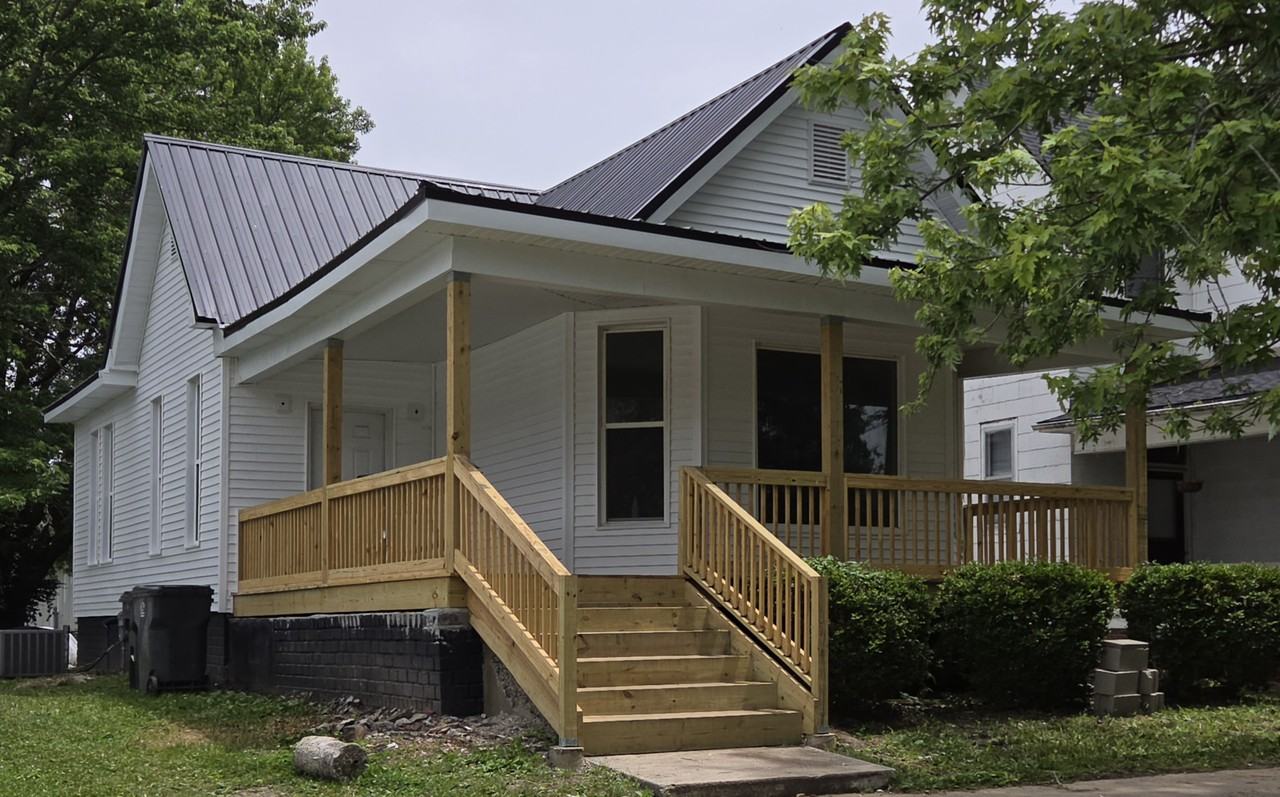 404 S Clark St #NA - Photo 2 of 2