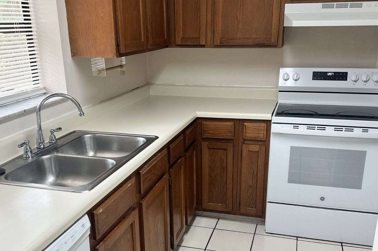 6941 Sw 45th Ave - Photo 4 of 10