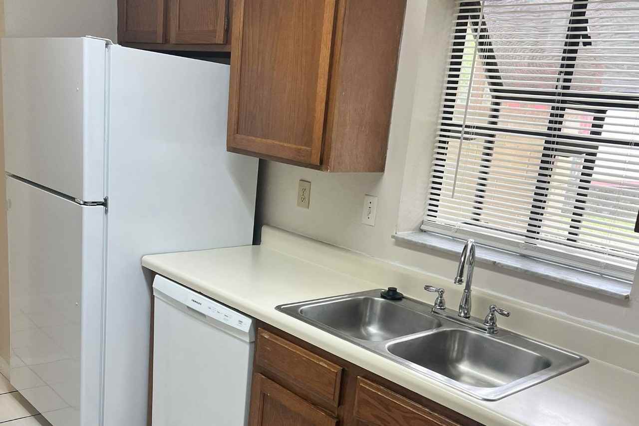 6941 Sw 45th Ave - Photo 3 of 10