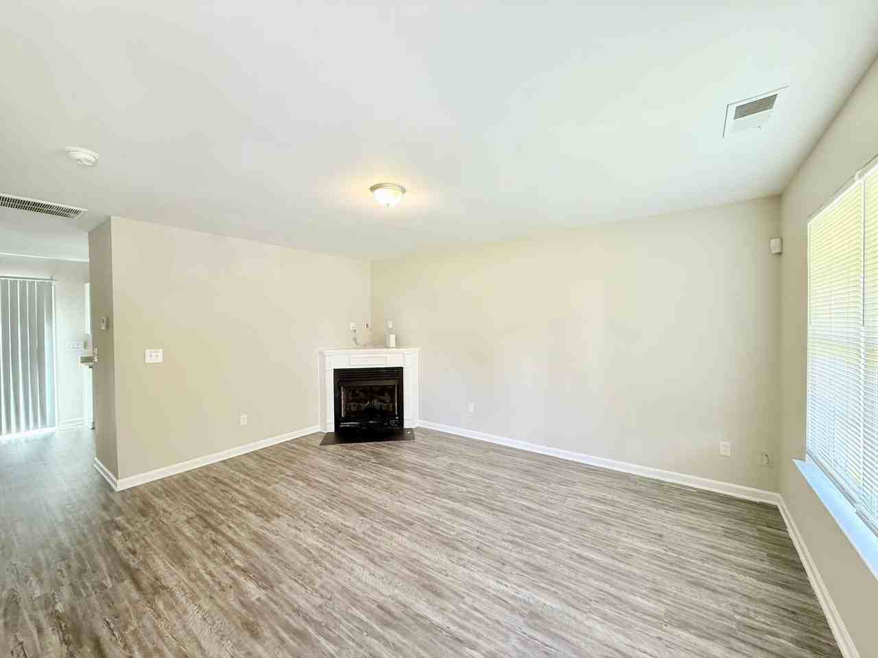 5420 Henderson Oaks Dr - Photo 2 of 11