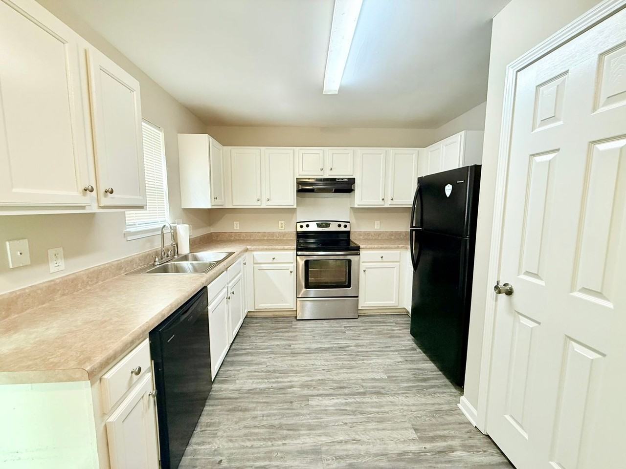 5420 Henderson Oaks Dr - Photo 3 of 11