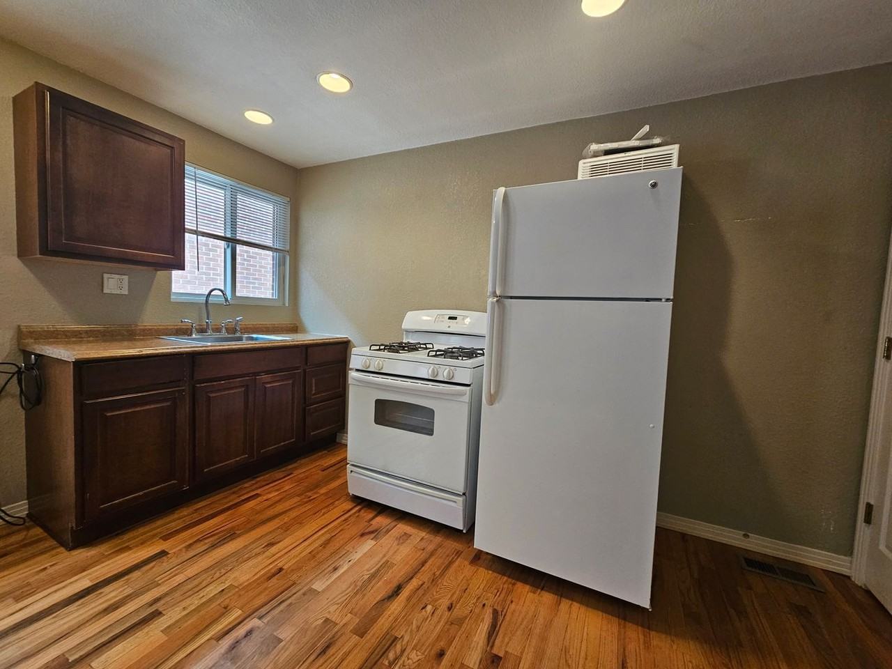 2237 Federal Blvd - Photo 4 of 18