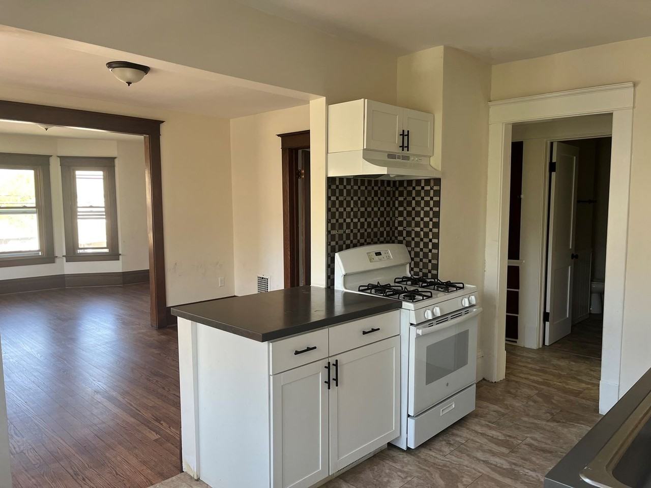 104 Helen St - Photo 2 of 11