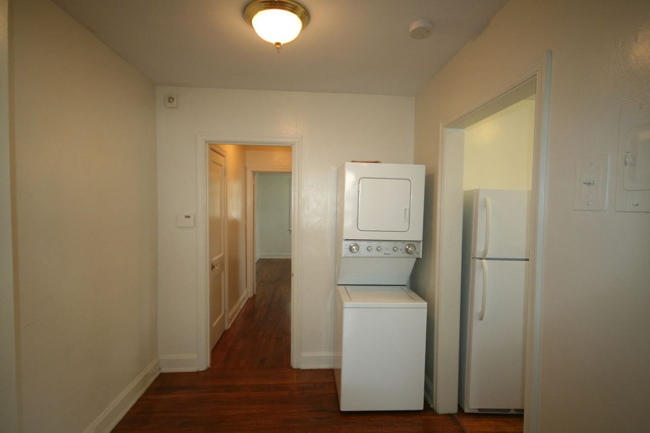 1707 Englewood Ave - Photo 3 of 9