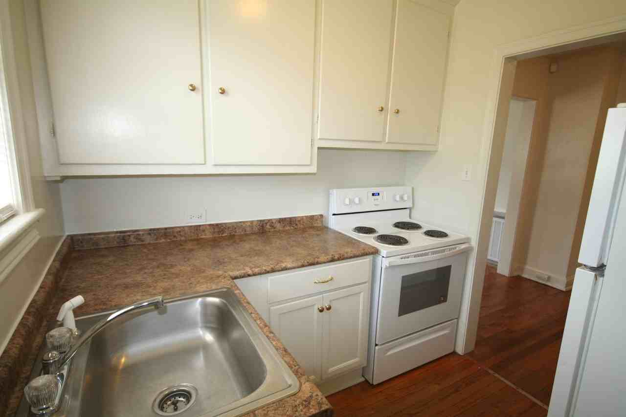 1707 Englewood Ave - Photo 6 of 9