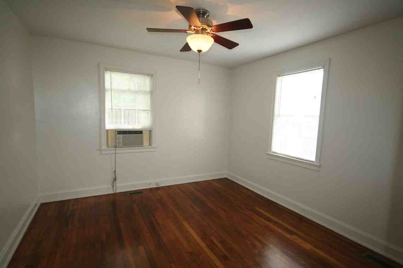 1707 Englewood Ave - Photo 7 of 9