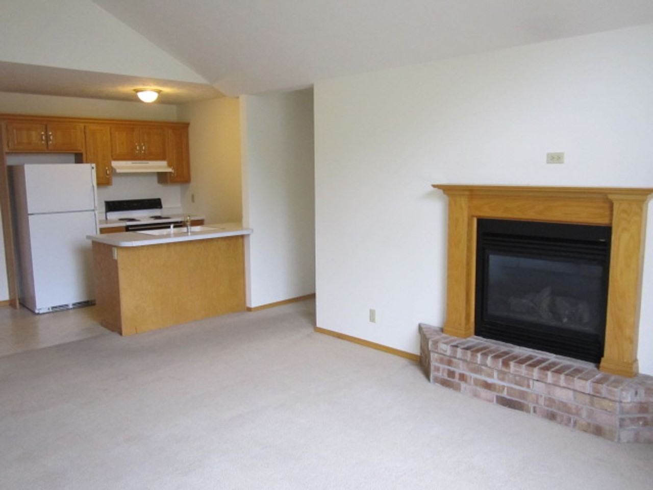 3406 W Montclair Ct - Photo 3 of 6