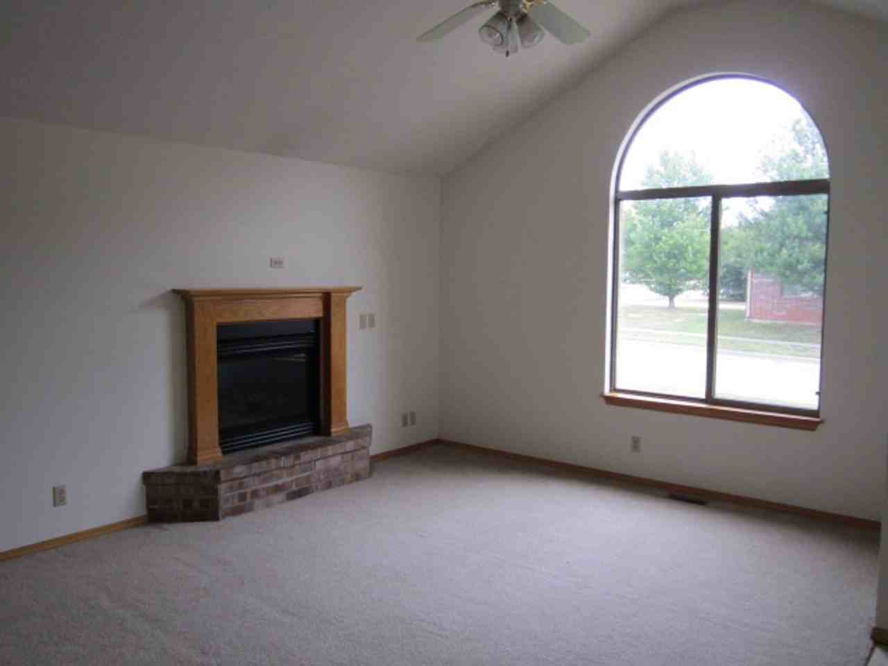 3406 W Montclair Ct - Photo 4 of 6