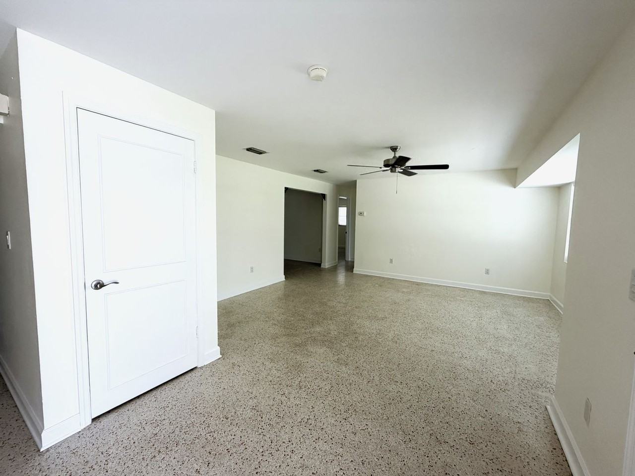 1637 S Mayfair Rd - Photo 3 of 30