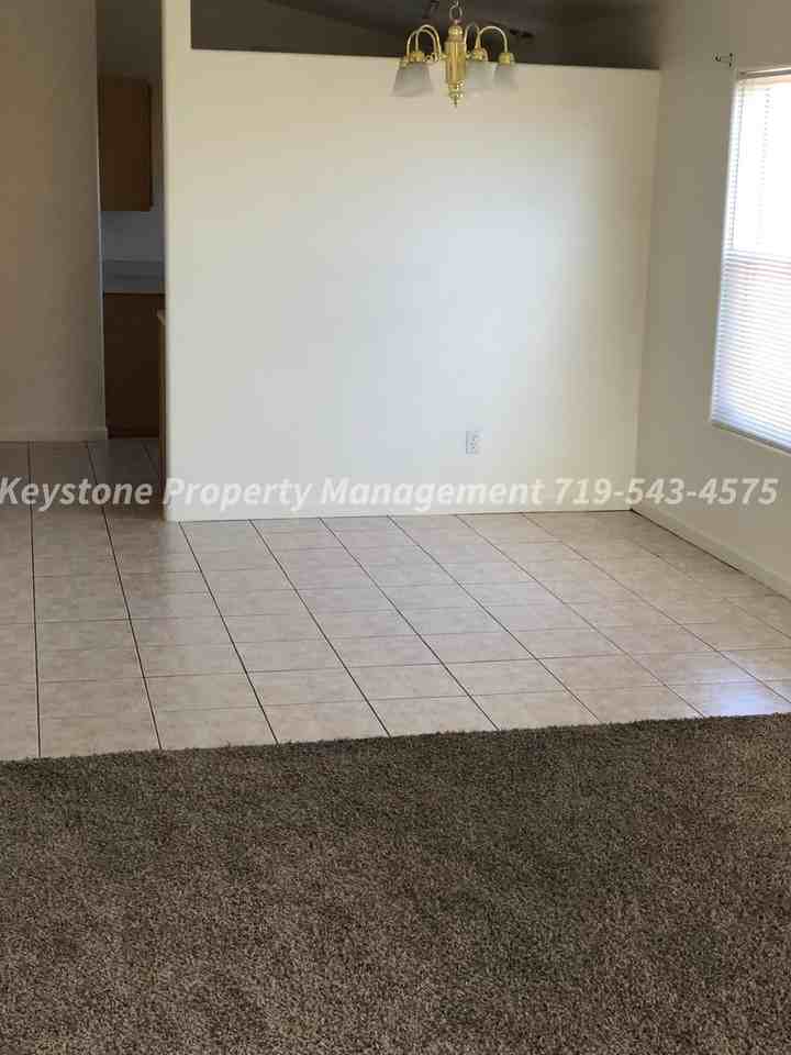 655 S Inca Dr - Photo 3 of 13