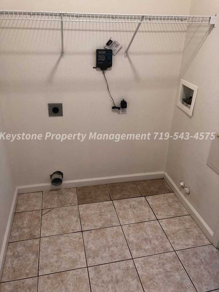 655 S Inca Dr - Photo 7 of 13