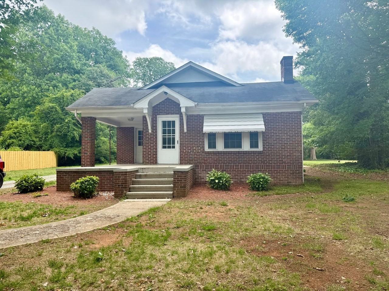 511 Alamance Rd - Photo 2 of 12