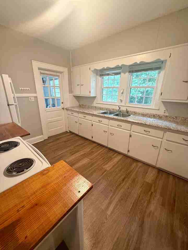 511 Alamance Rd - Photo 5 of 12