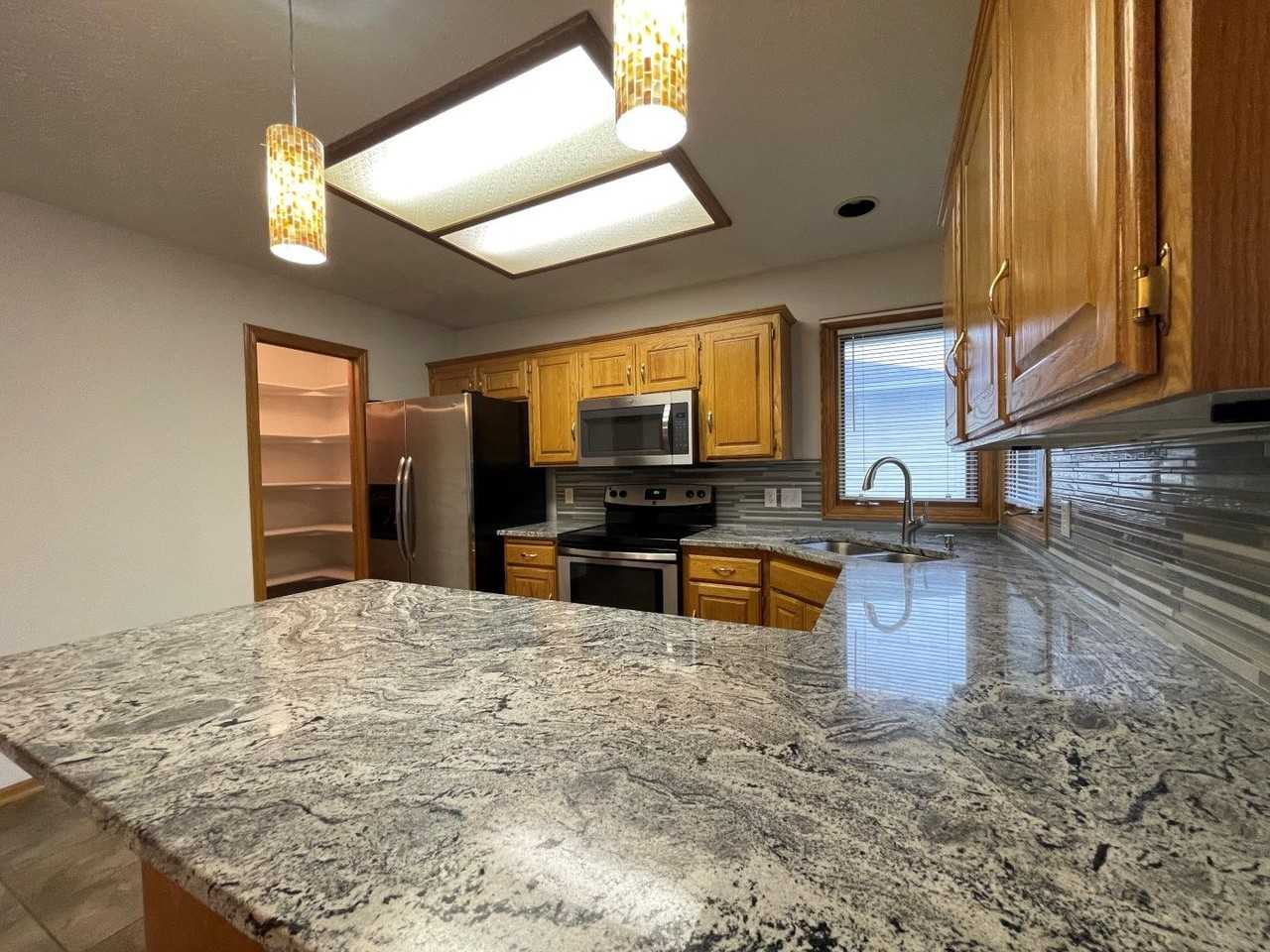 4014 Buccaneer Blvd - Photo 3 of 21