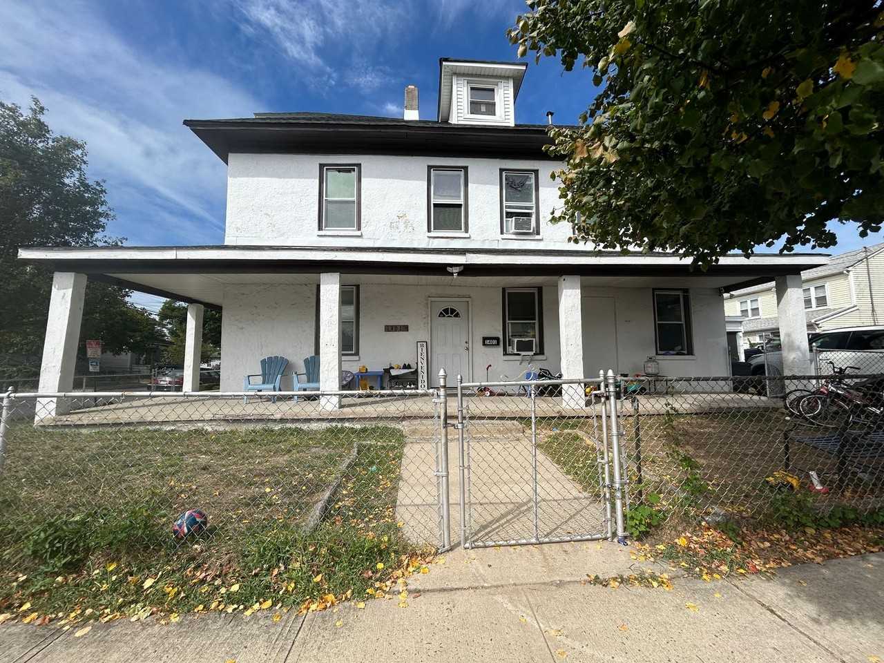 1401 Mattison Ave - Photo 2 of 27