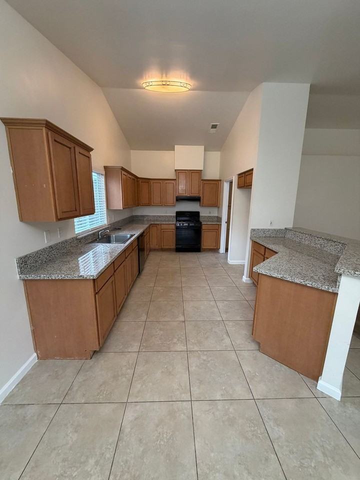 2892 Florence Ave - Photo 5 of 25
