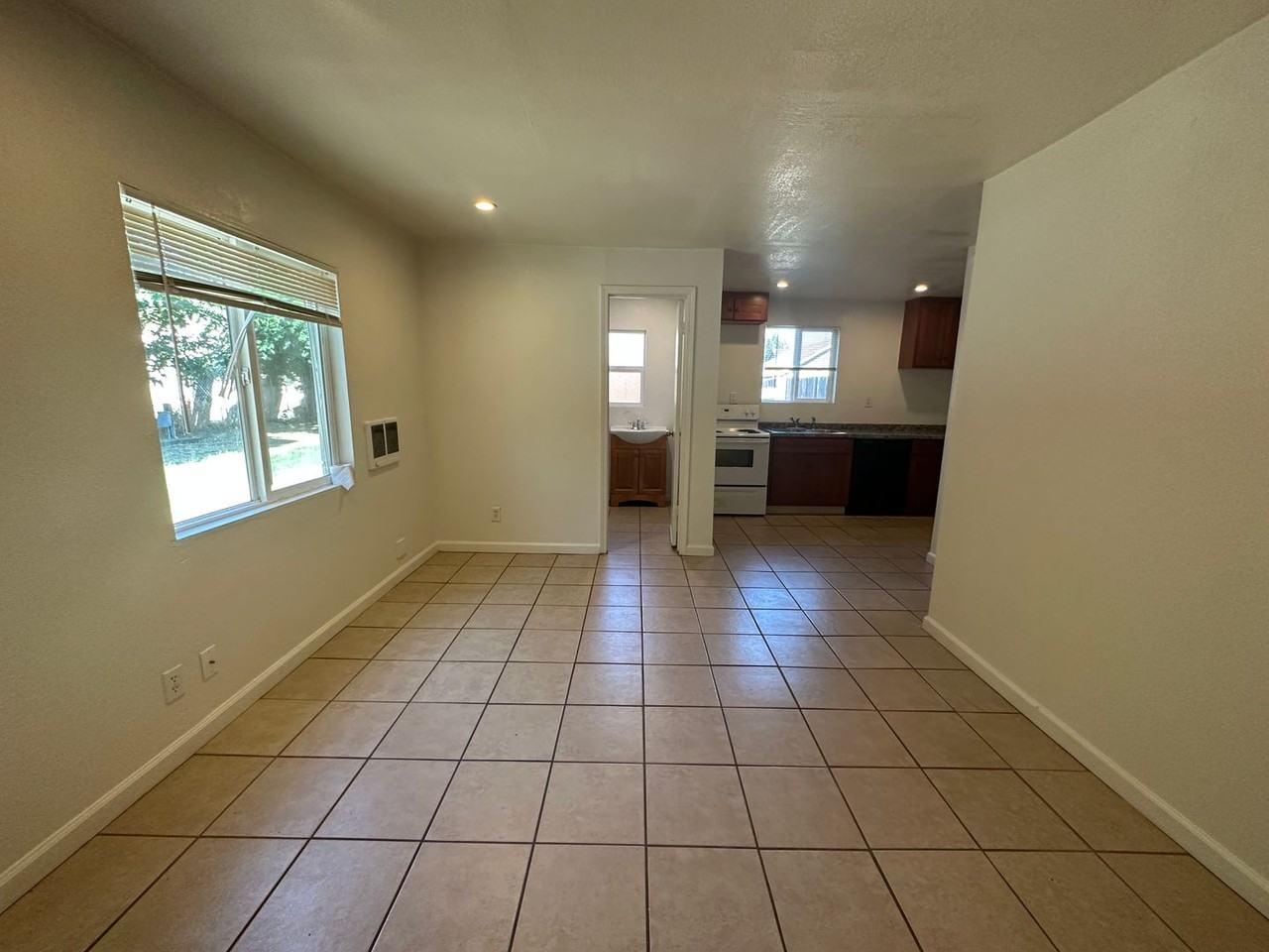 918 1/2 Santa Fe Ave - Photo 2 of 16