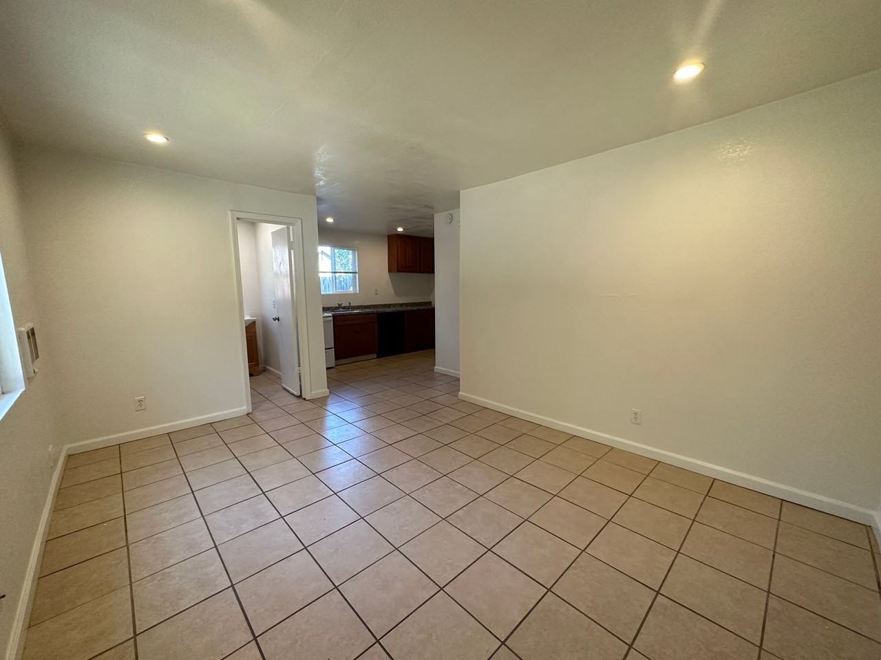 918 1/2 Santa Fe Ave - Photo 5 of 16
