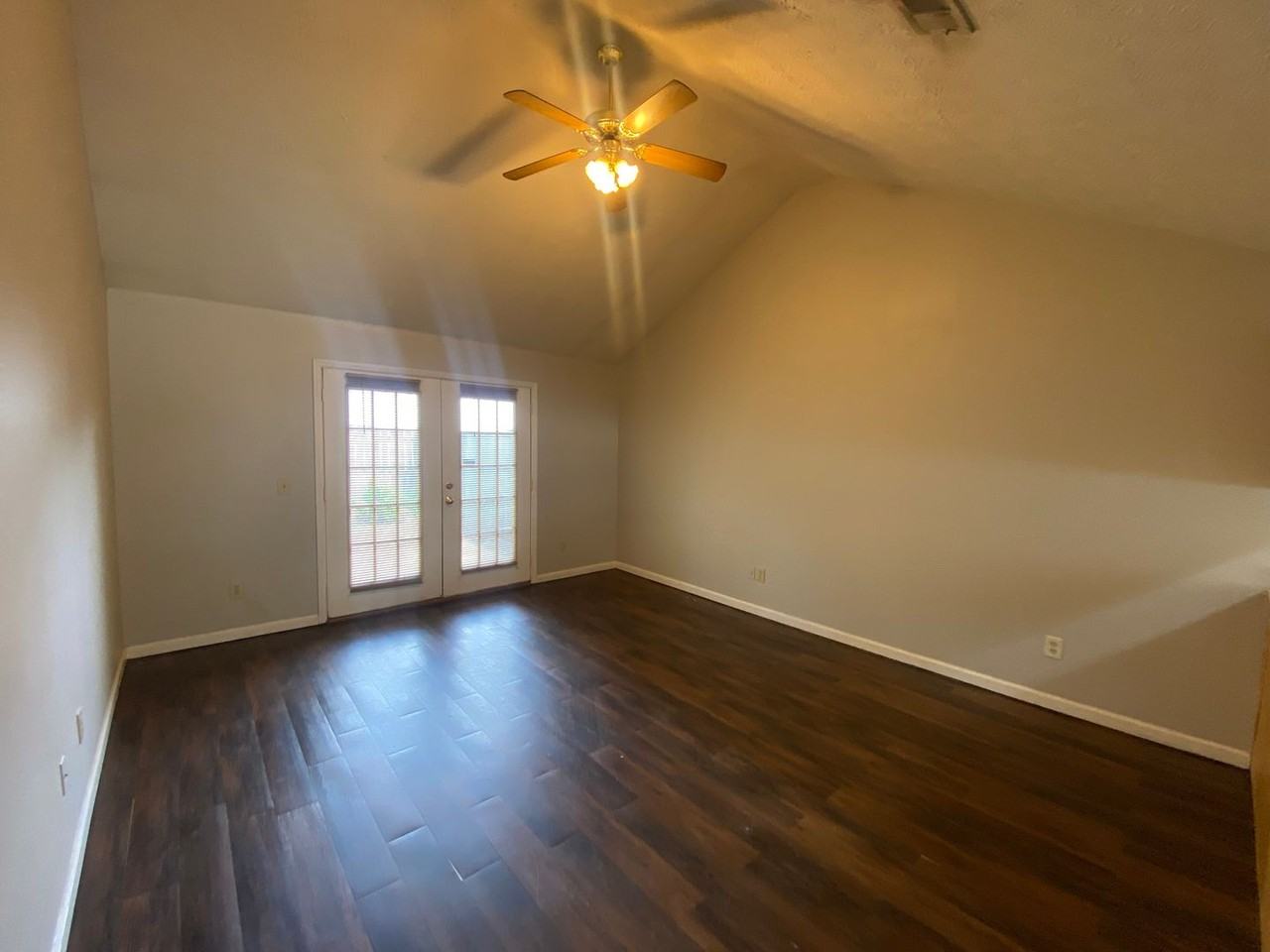 137 Halal Ct - Photo 4 of 10
