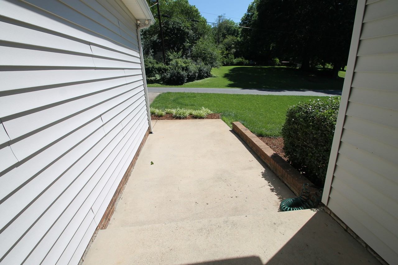 106 Elliott St W - Photo 5 of 44