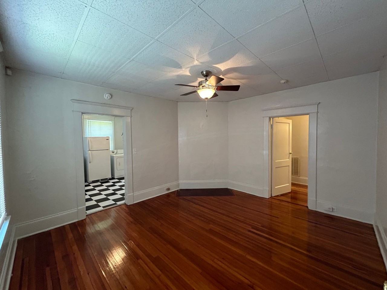 1308 W Chapel Hill St - Photo 3 of 19